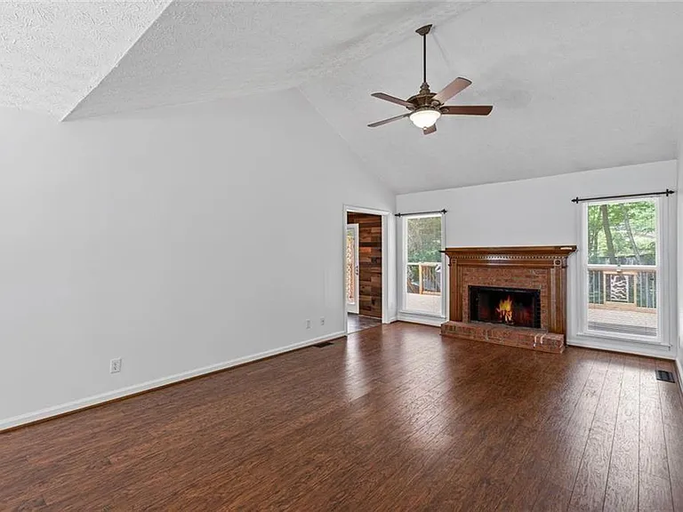 4240 Sugar Mill Dr — Photo 4