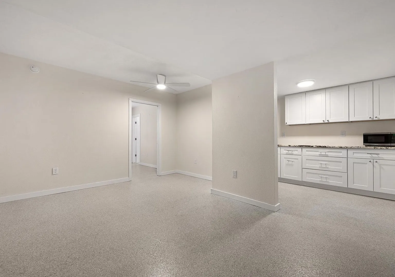 Beautifully Updated 1 Bedroom, 1 Bathroom First Floor Condo Located In The Highly Sought After Do... — Photo 4