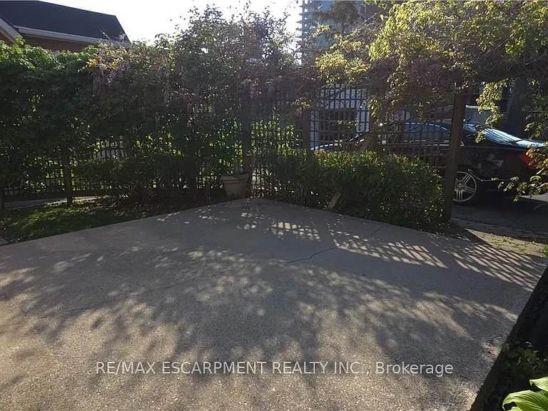 2047 James St — Photo 29