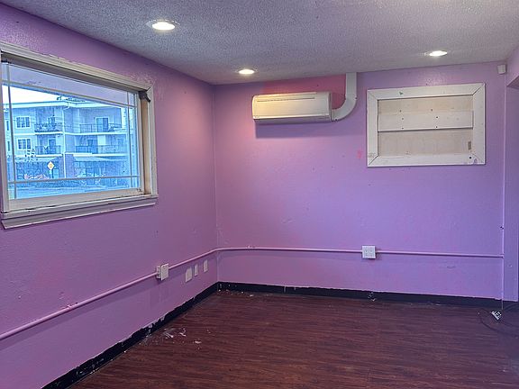 5th image of 10317 Bridgeport Way SW