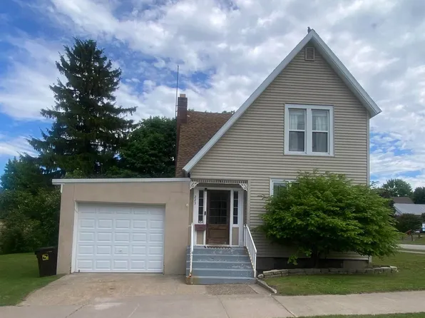 223 Lynn St, Munising, MI 49862