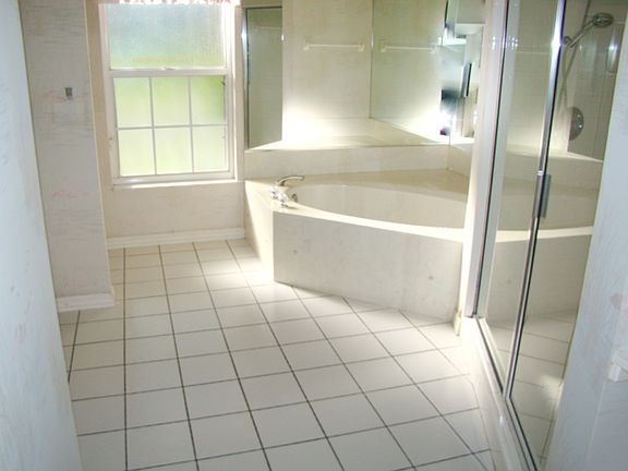 5th image of 4412 Oak View Dr