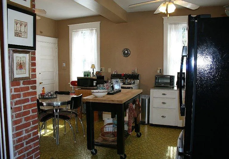 Kitchen (new flooring was installed after this pic)