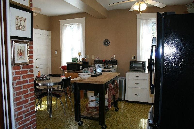 Kitchen (new flooring was installed after this pic)