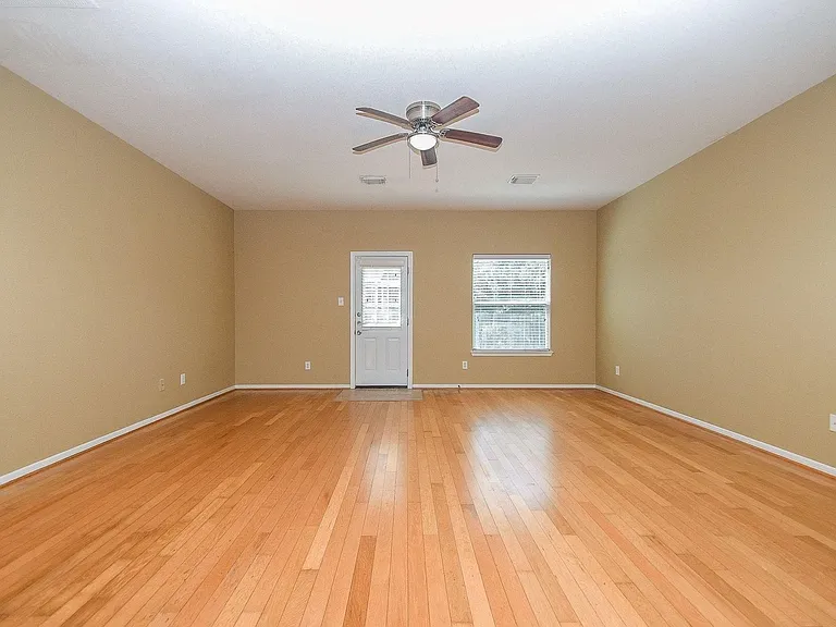 402 New Hope Ln — Photo 17