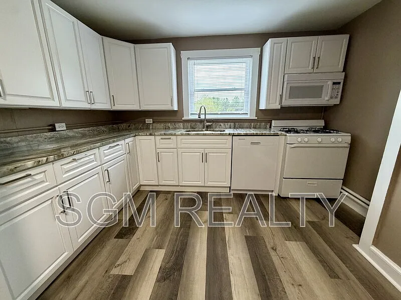 2 bed, 1.0 bath, 750 sqft, $1,200 — Photo 3