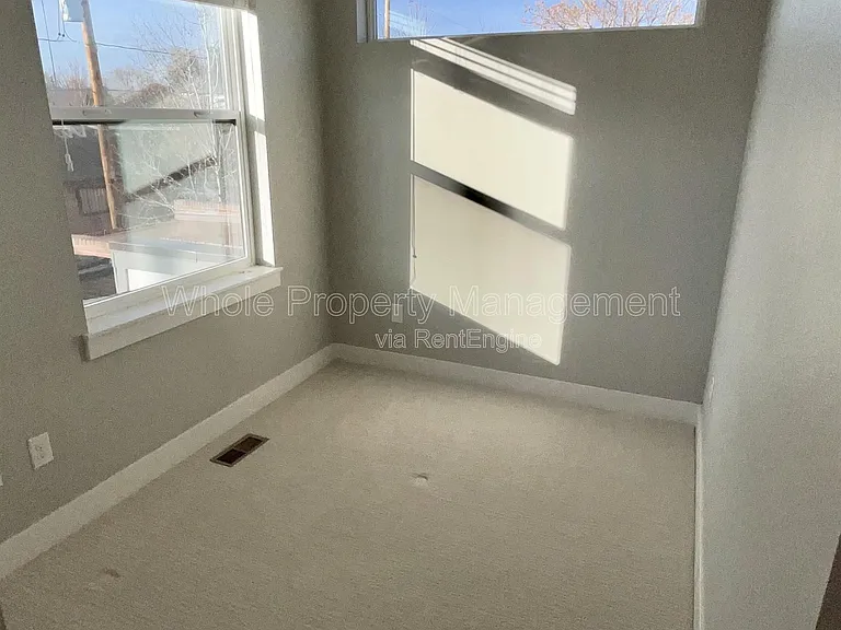 1547 Utica St — Photo 17