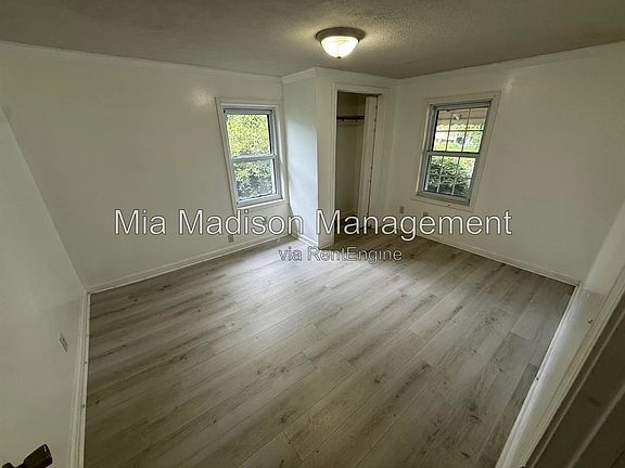 4th image of 914 Bowden St