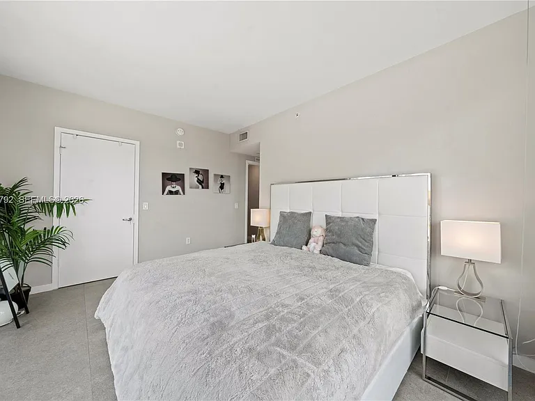 460 NE 28th St #2001 — Photo 21