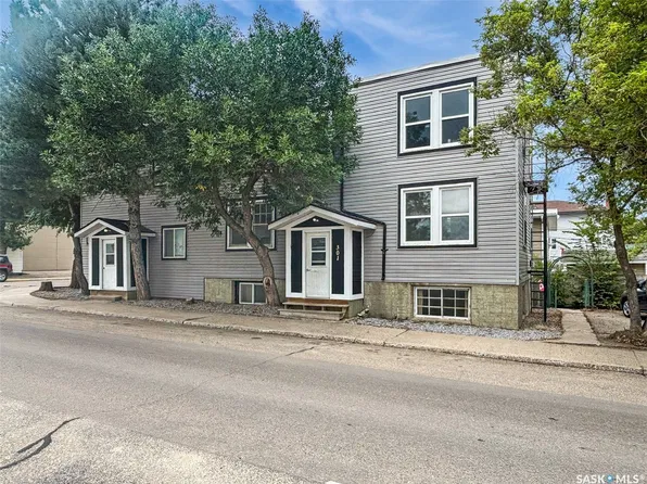 301 Cheadle Street E, Swift Current, SK S9H 1G5