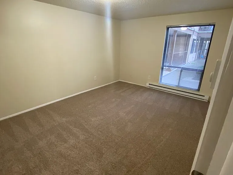 Annaron Apartments — Photo 19
