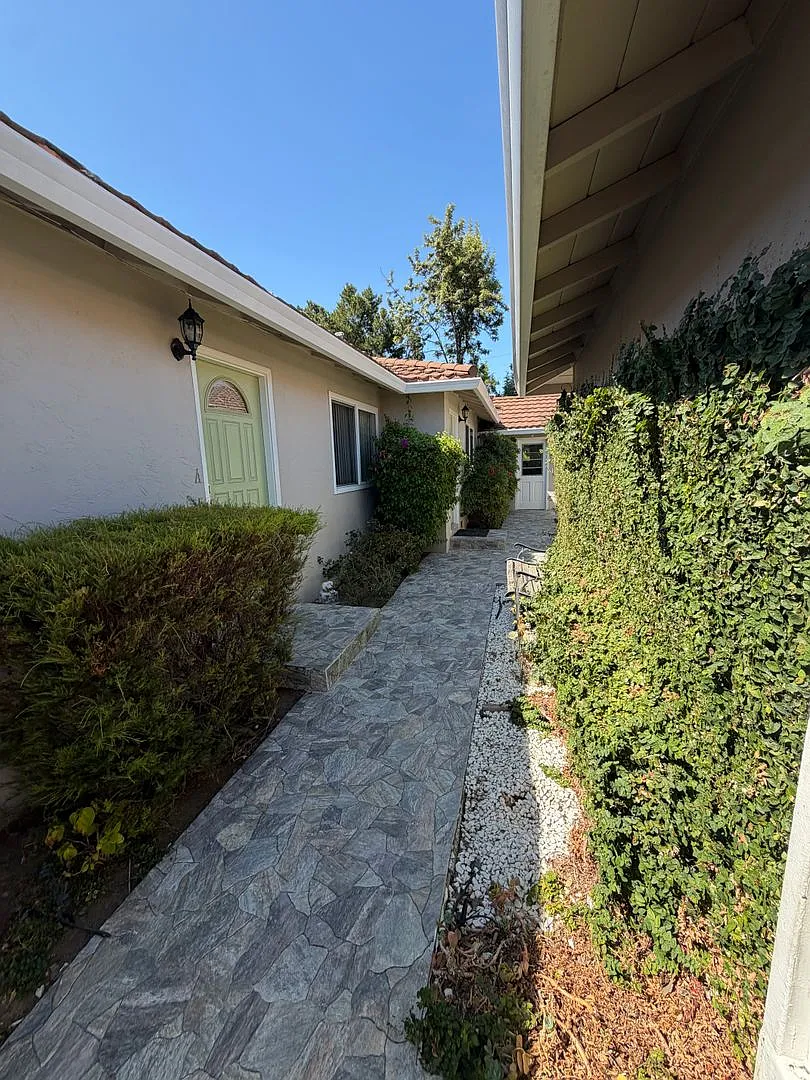 Charming San Jose 2BD/1BA Triplex Unit! — Photo 2