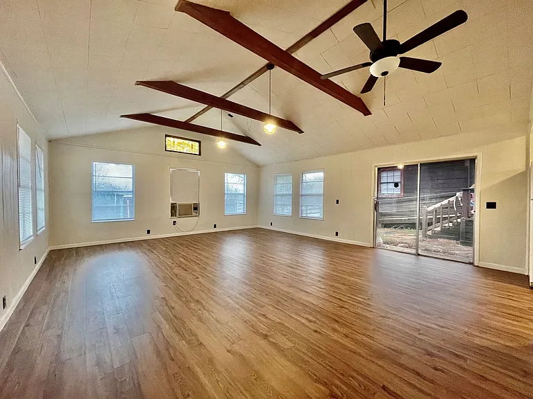 2121 Windy Hill Rd #B — Photo 2