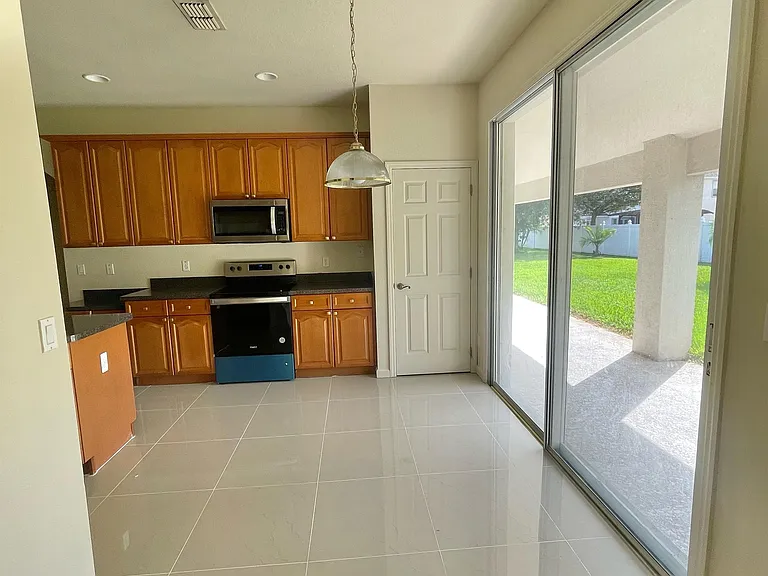 2370 Hinsdale Dr — Photo 14