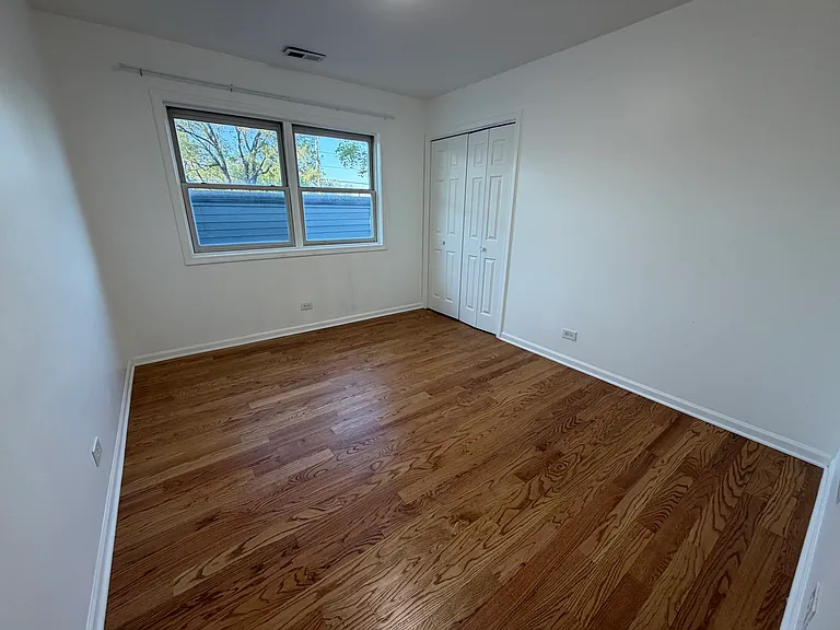 2833 N Auxplaines Ave #3 — Photo 16