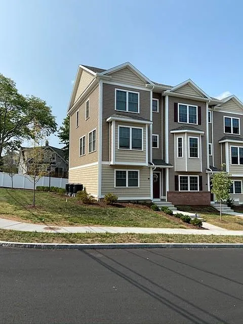 Building Photo - 35 Ringgold St #306
