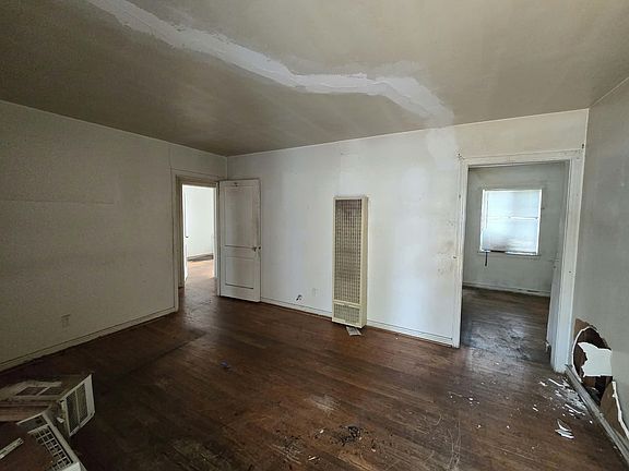 2nd image of 2710 Exeter Dr