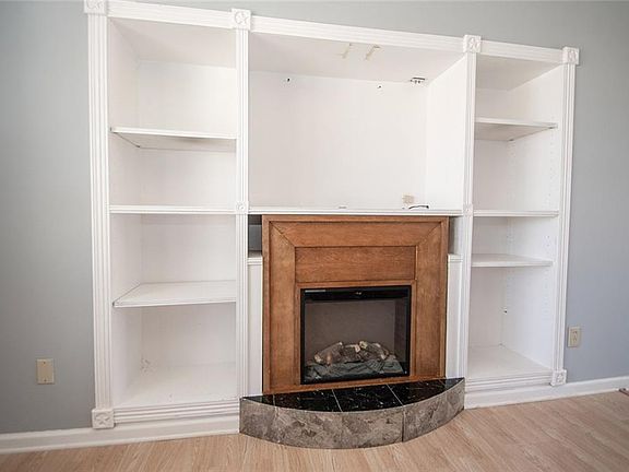5th image of 3242 N Maumee Ct