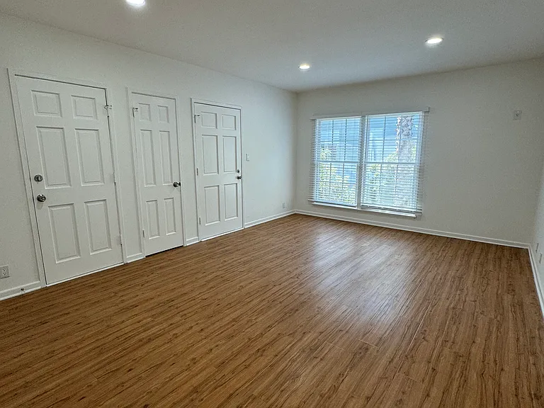1401 Havenhurst Dr #6 — Photo 3