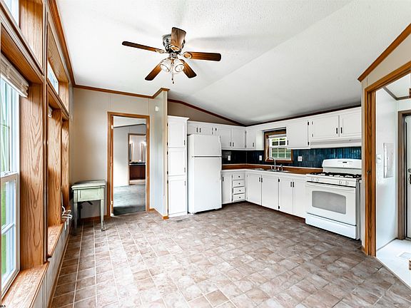 5th image of 1676 Daybrook Rd