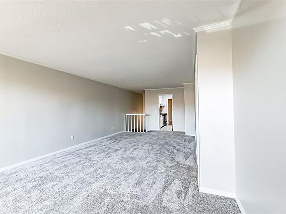 4th image of 6100 N Brookline Ave APT 20