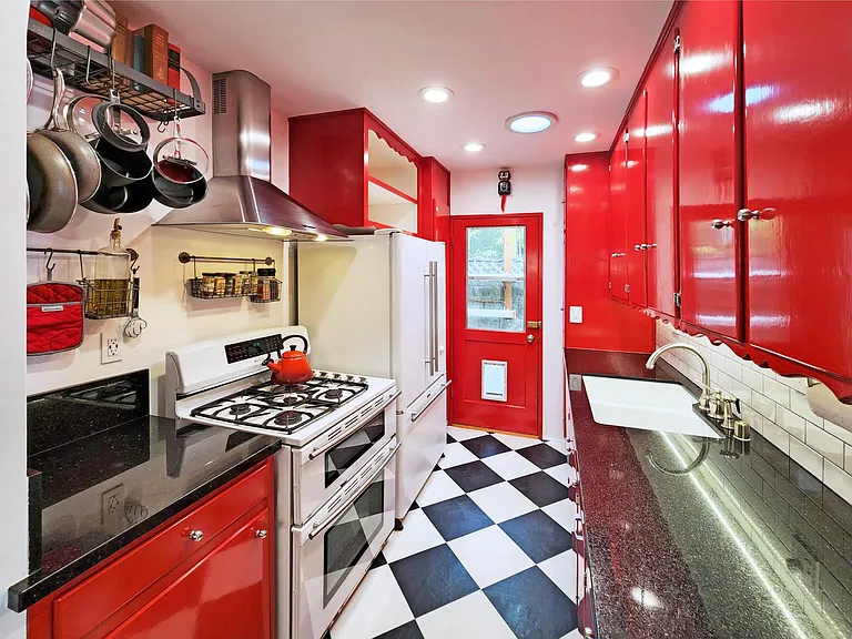 12714 Short Ave — Photo 15