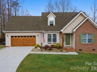 122 Valley Glen Dr, Troutman, NC 28166