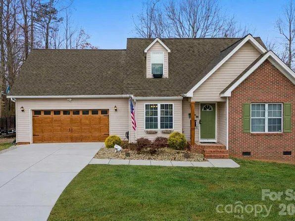 122 Valley Glen Dr, Troutman, NC 28166