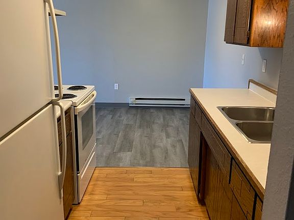 3rd image of 2421 20th Ave S #306