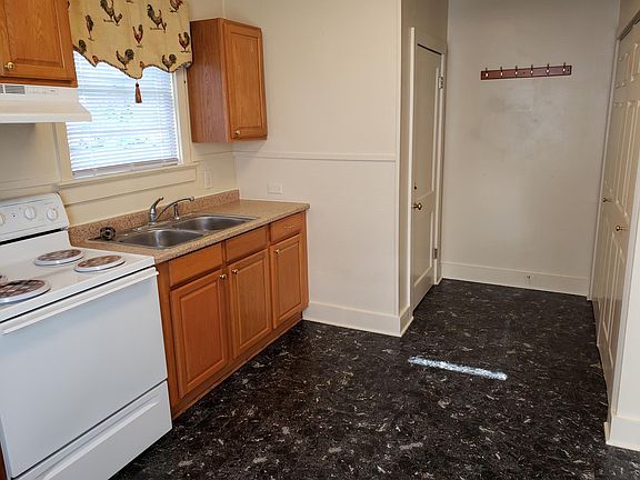 3rd image of 720 Iris St