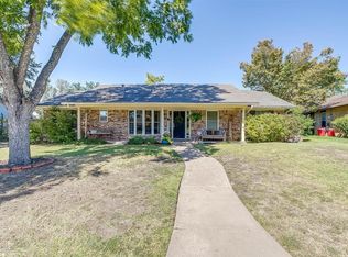 9008 Mahan Dr, Benbrook, TX 76116