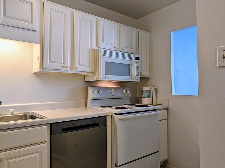 211 E Ohio St #304 — Photo 10