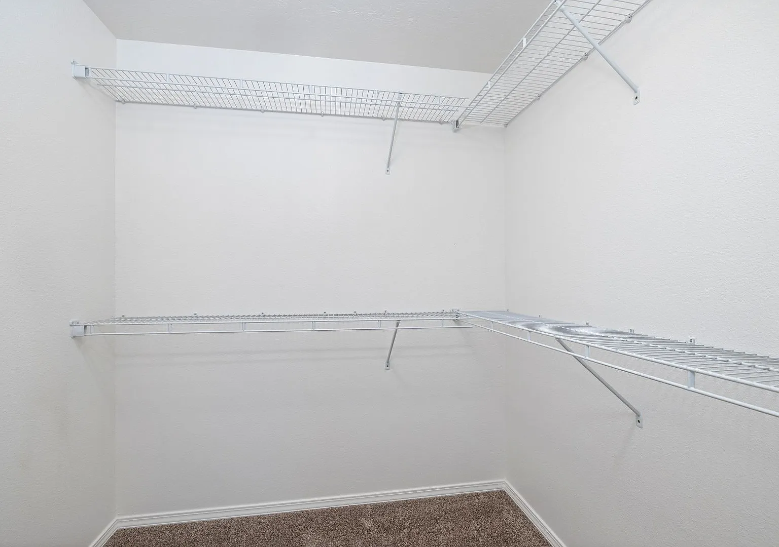 4 Bedroom Home with 3 car garage for rent! — Photo 4