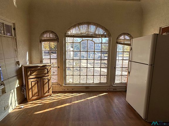 4th image of 703 N Halagueno St