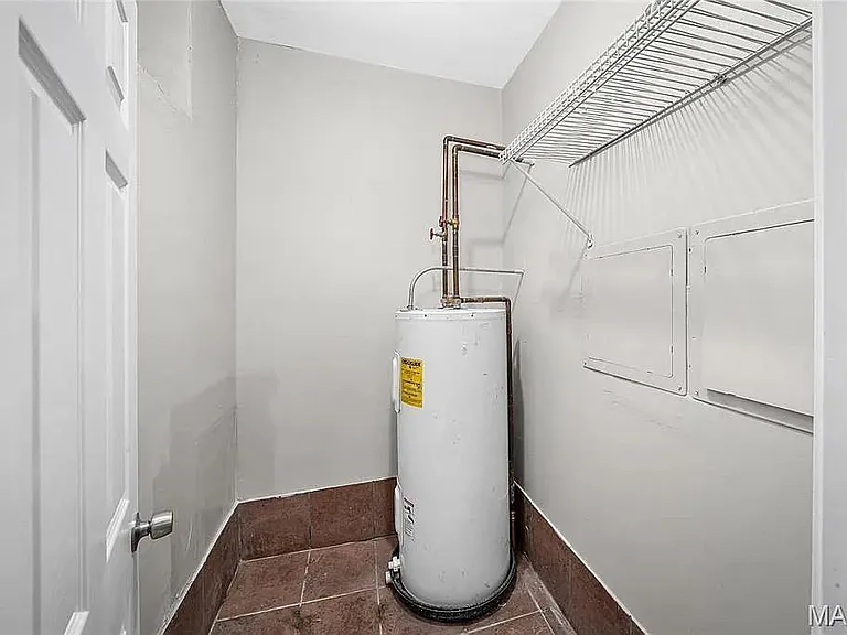 709 Dammert Ave — Photo 17