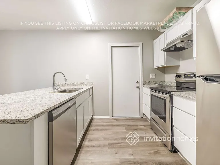 3223 W Acapulco Ln — Photo 6
