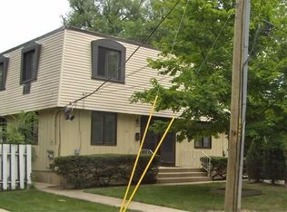 1877 Abbott Ct, Northfield, IL 60093