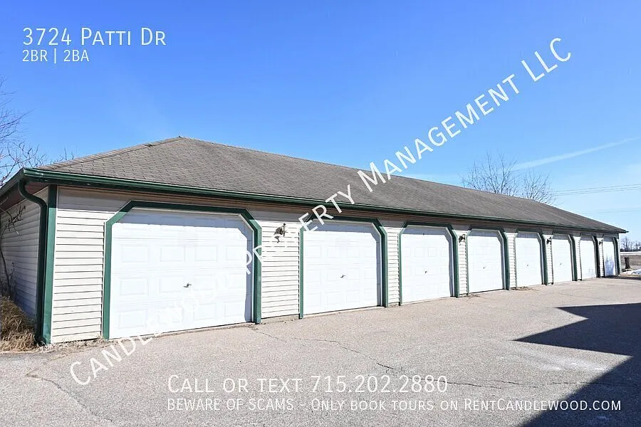 2 Bedroom Pet Friendly Apartment With Garage Available NOW! — Photo 2