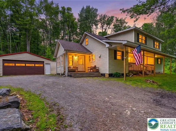156 Mail Box Rd, Long Pond, PA 18347
