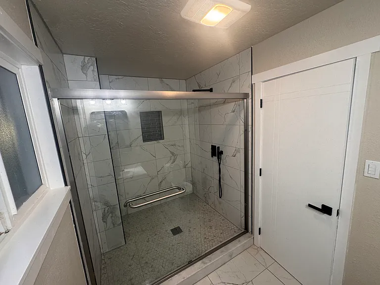 2404 Bloyd St — Photo 23