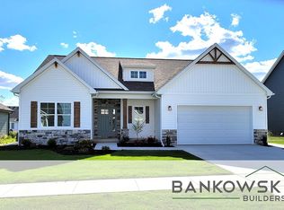 9245 Village Meadows Dr, Temperance, MI 48182