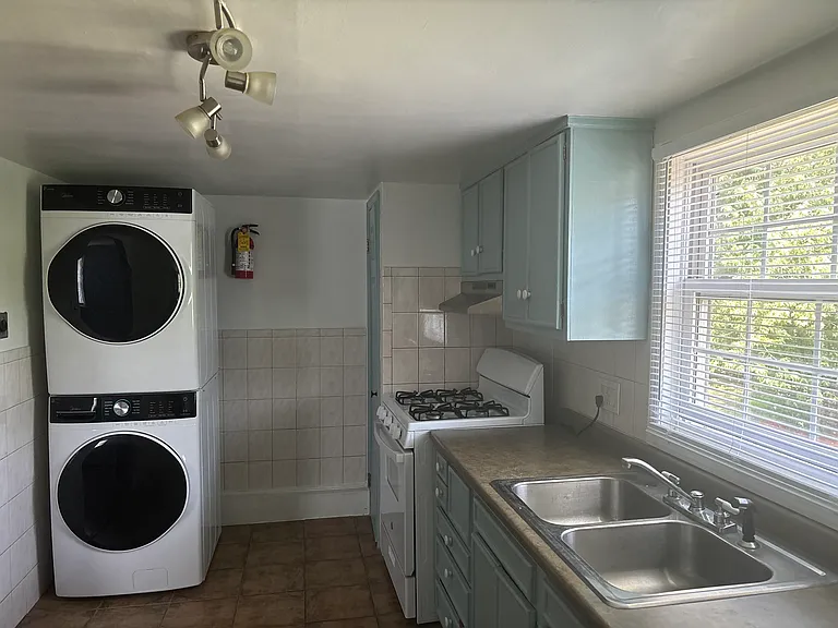 29 Brewer Ave — Photo 16