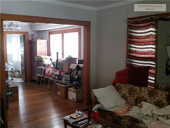 4th image of 4451 Rainbow Blvd