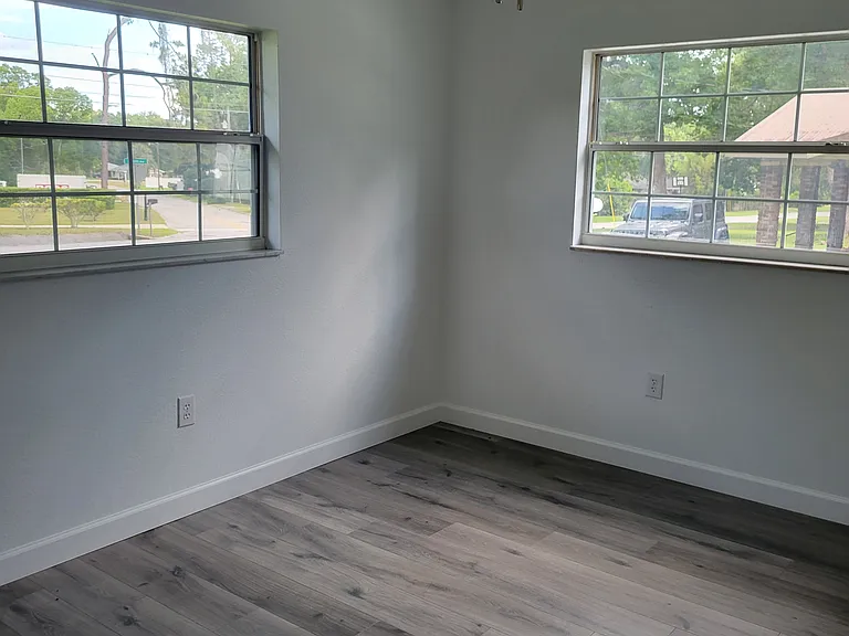 854 SE 28th Ave — Photo 7