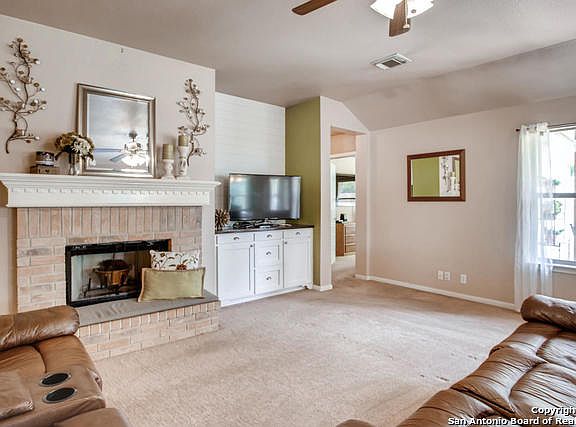 4th image of 182 Spice Oak Ln
