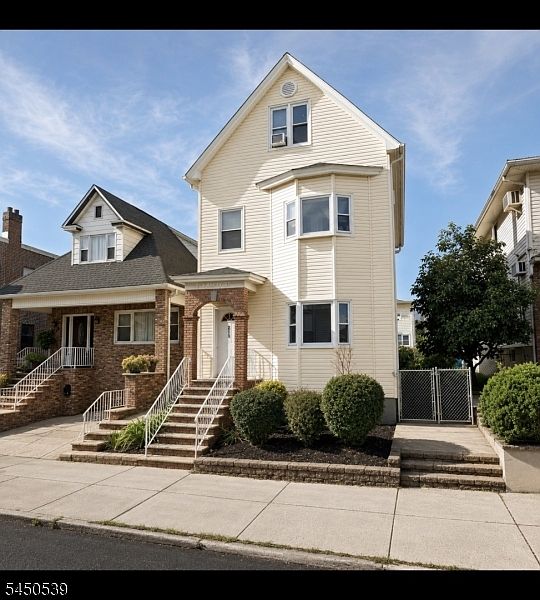 1st image of 213 Amity St #3