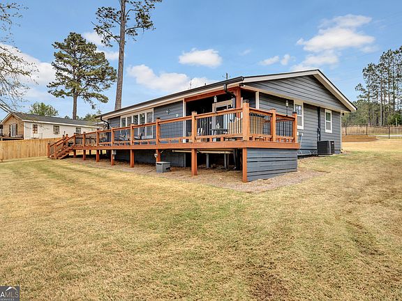 4th image of 8900 Jackson Lake Rd