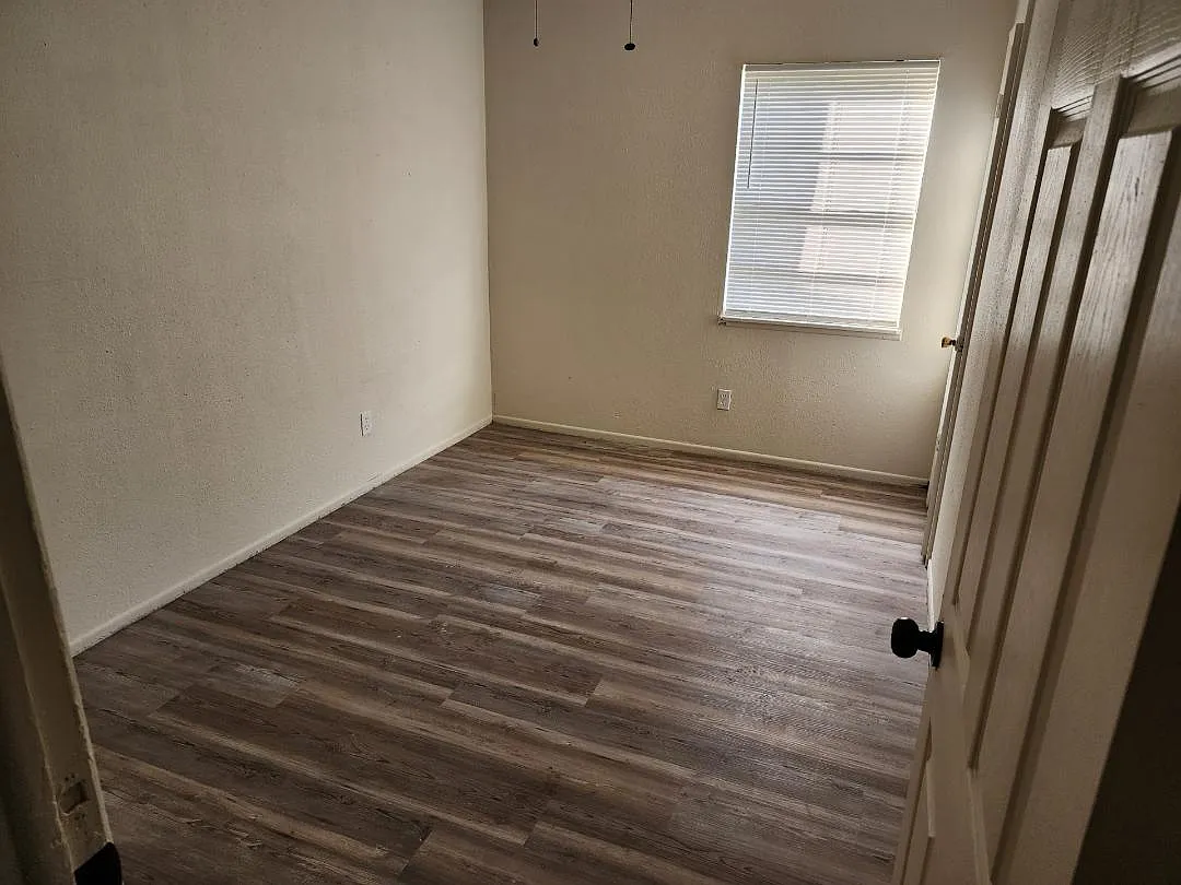 3 bed, 900 sqft, $1,600 — Photo 2