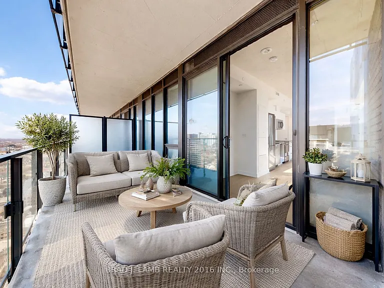 284 King St E #2405 — Photo 8