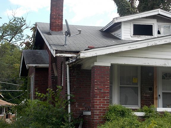 3rd image of 3470 Pine Grove Ave